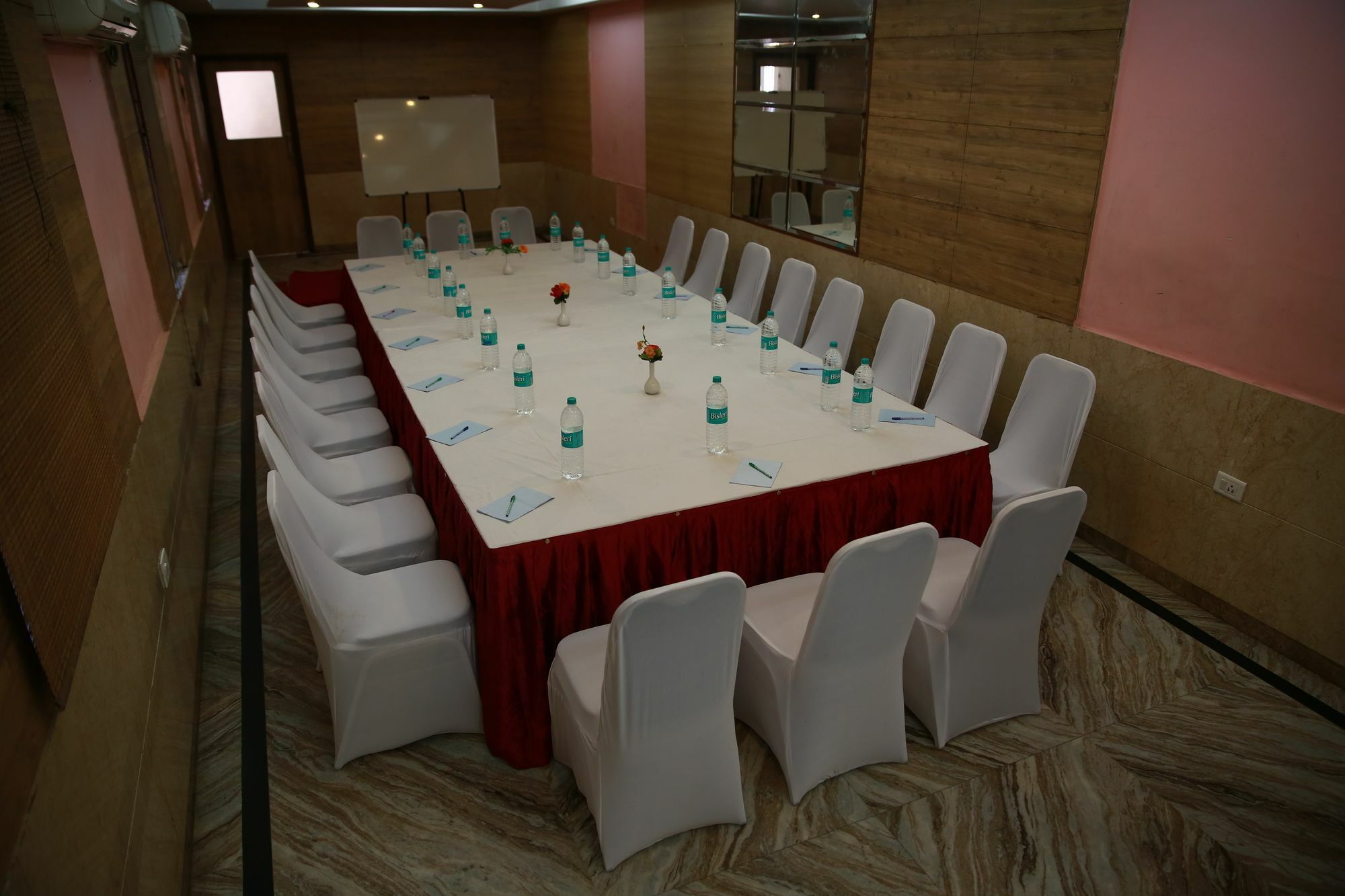 Maple Tree Hotel Chennai Exterior photo